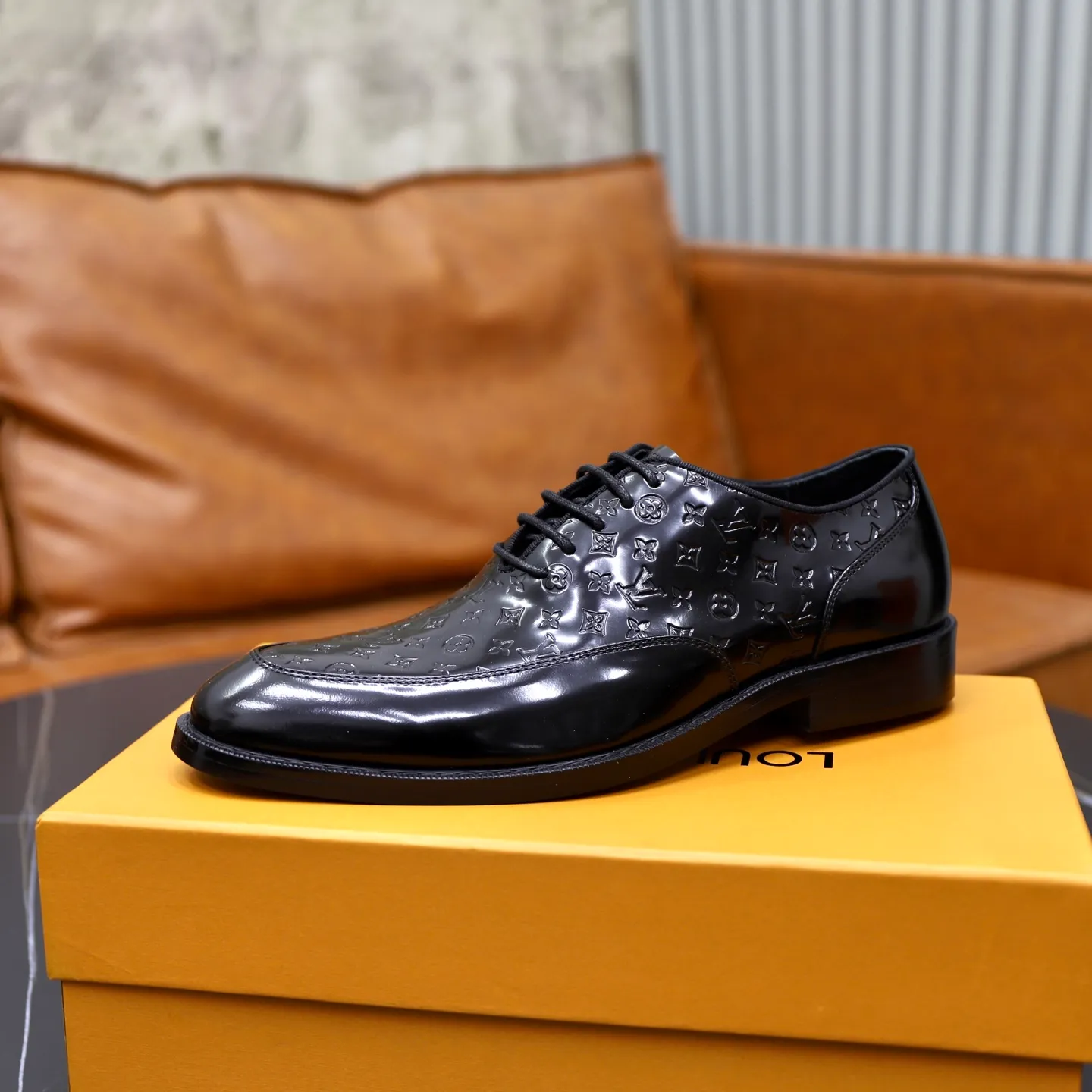 Men's shoes: 280🙅‍♂️🙅‍♂️🙅‍♂️Niuli Brand: LV Louis Vuitton Size: 39-44 (38, 45, 46 can be customized) Level: Counter classic Material: Original soft cowhide upper Comfortable cowhide lining Original lightweight outsole Style category: Formal business casual driving leather shoes Color: Color of the actual picture
